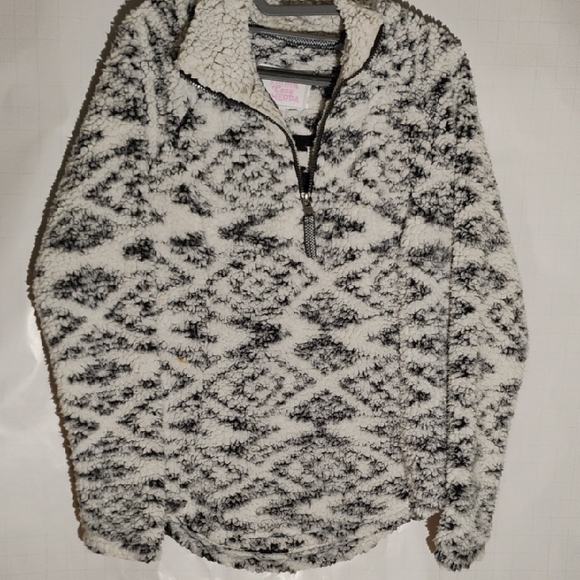 Cozy Black and White Patterned Women's Sweater - Picture 1 of 7